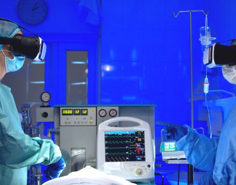 Операция с использованием виртуальной реальности в клинике Университета Монпелье